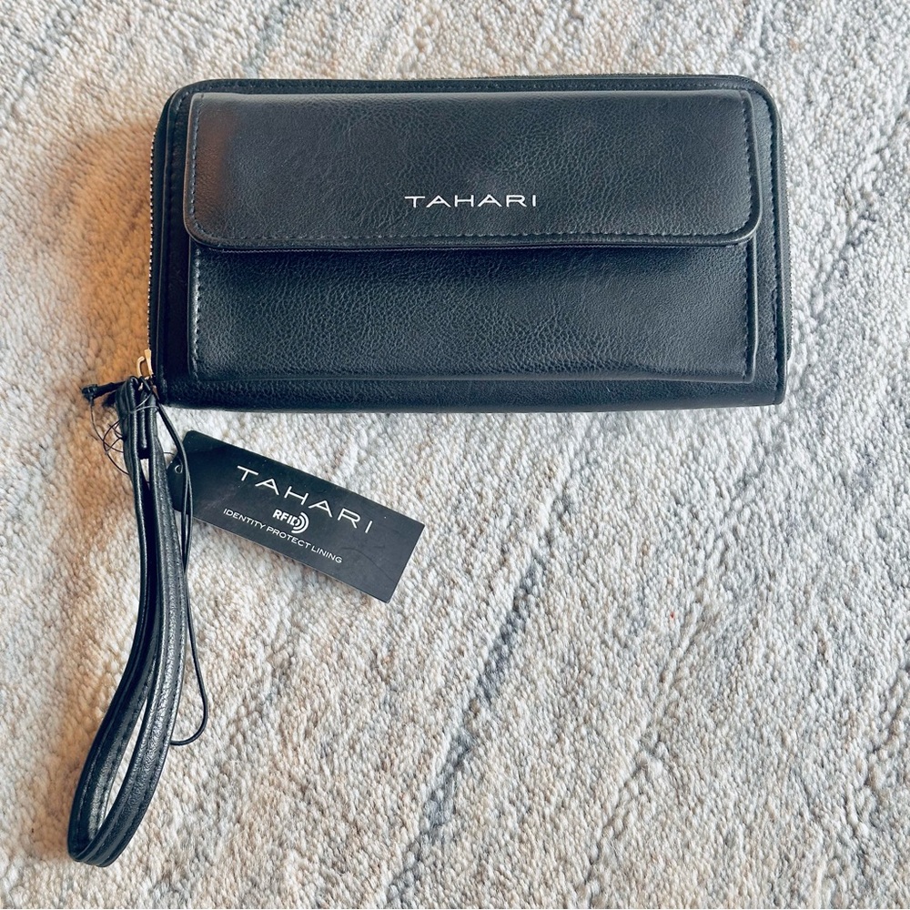 NWT TAHARI Lead Story RFID Identity Protection organizer, wristlet, wallet
